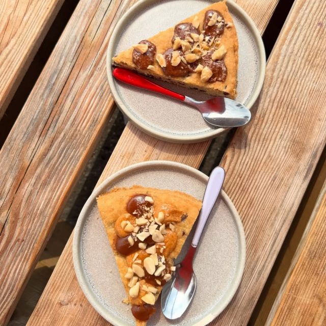 Vous connaissez le cookie à partager? 🥘
C'est un gâteau cookie de 8 parts que vous pouvez composer avec votre saveur préférée ou plusieurs:
🥧noix de pécan
🌰pâte à tartiner/ noisettes
🥜cacahuètes/caramel
ou pistaches 💚
Commandes 48h à l'avance
🍪 +33 (0)5 58 55 95 78 🍪
🧡@pam.rosmy
#contisbrunch
#coffeeshopcontis #contisgateaux #contispatisseries #contisplage #contiscafeandbakery #cookies #contis
#cafepeki #contiscafe