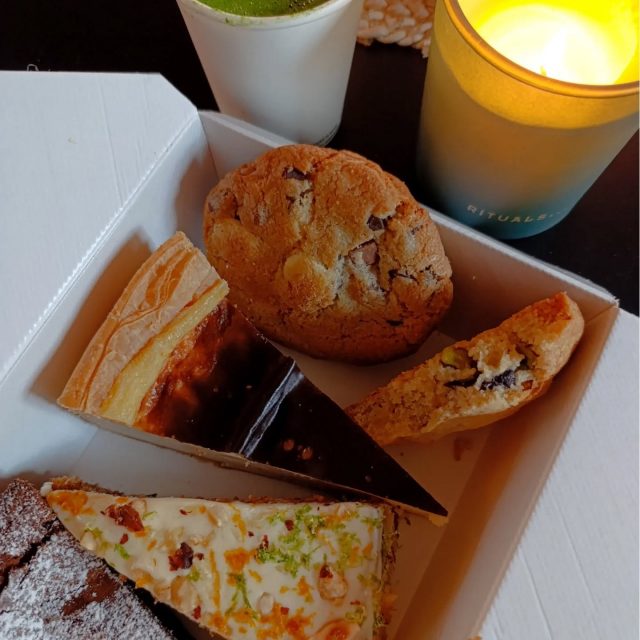 Sad day 😢 fermeture J-1
On en profite jusqu'au bout grâce à
@clarissetrainel et @ava_cadabra 🍵☕🧋
@zouzcoco et @pistachetsatribu 🍪🥙🍰
Cookies flan carott Cake moelleux au chocolat latte cappuccino matcha cheesecake sandwichs viennoiseries pain contis plage automne